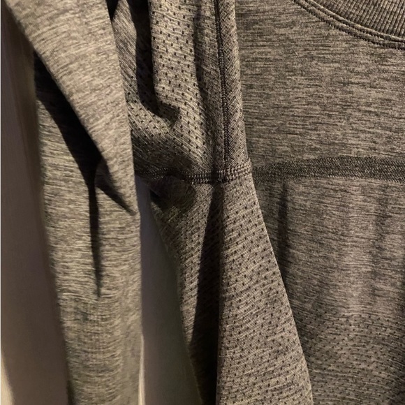 Lululemon size 8 swiftly tech top - Picture 3 of 7